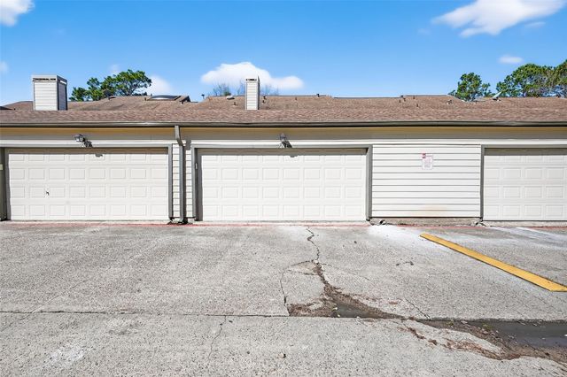 724 Country Place Drive E, Houston, TX 77079