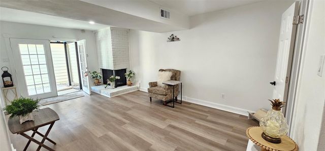 724 Country Place Drive E, Houston, TX 77079