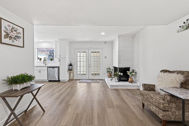 724 Country Place Drive E, Houston, TX 77079