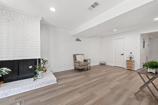 724 Country Place Drive E, Houston, TX 77079