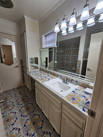 6517 Happy Lane, Dallas, TX 75230
