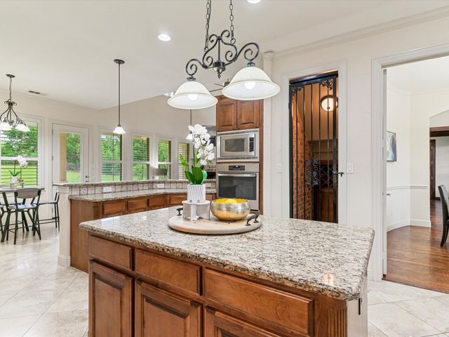 407 W Aurora Vista Trail, Aurora, TX 76078