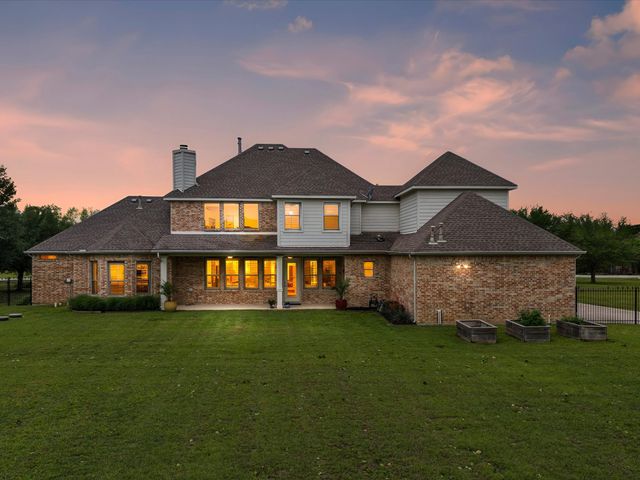 407 W Aurora Vista Trail, Aurora, TX 76078