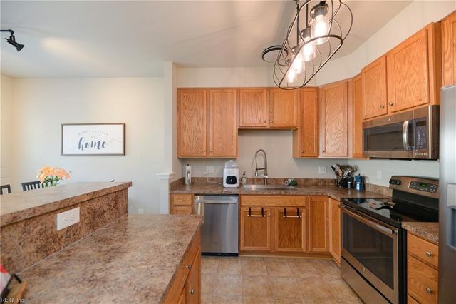 105 Hale CIR, Yorktown, VA 23690