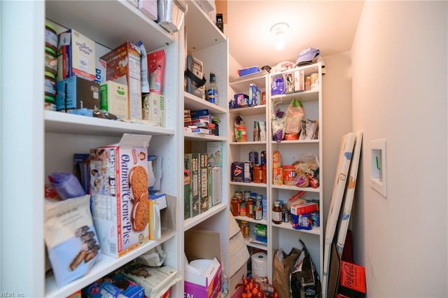 105 Hale CIR, Yorktown, VA 23690