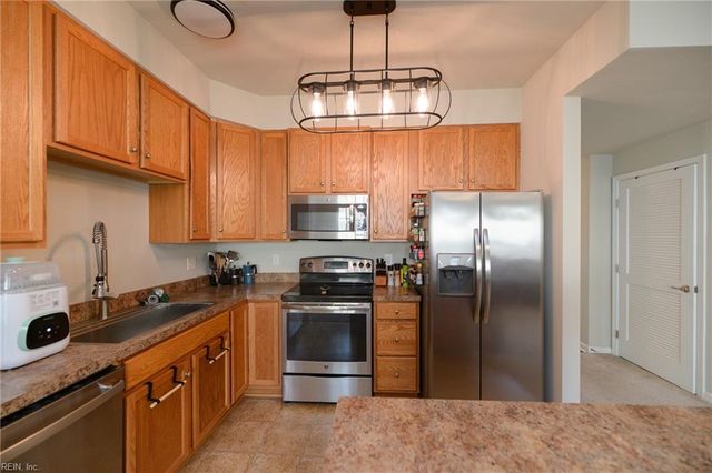 105 Hale CIR, Yorktown, VA 23690