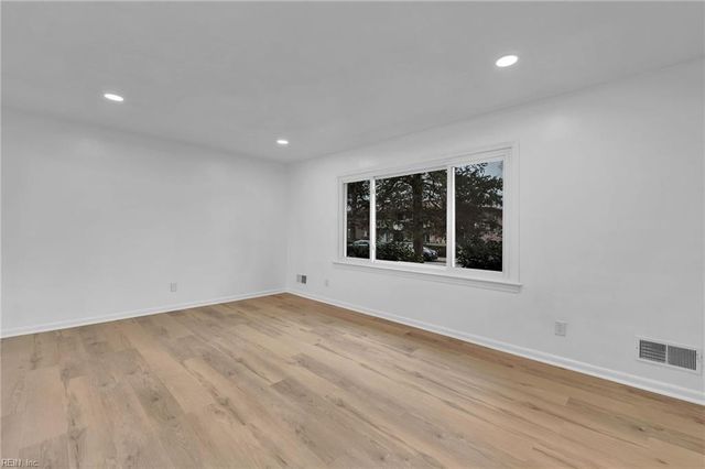 5823 Frament AVE, Norfolk, VA 23502