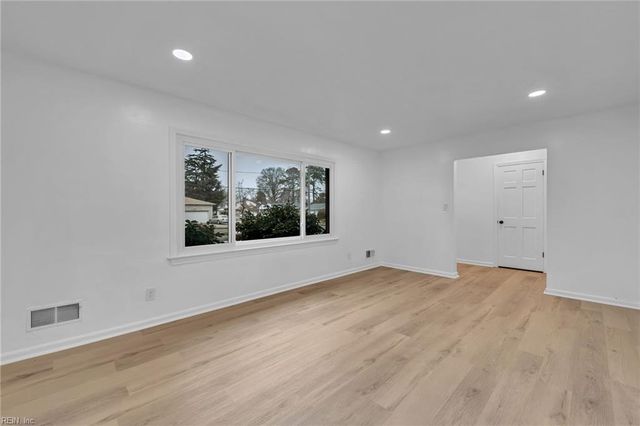 5823 Frament AVE, Norfolk, VA 23502