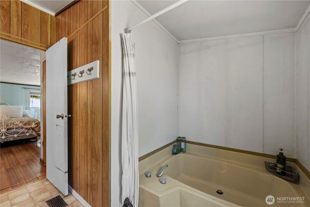 3036 Emerald Crescent Court, Camano Island, WA 98282