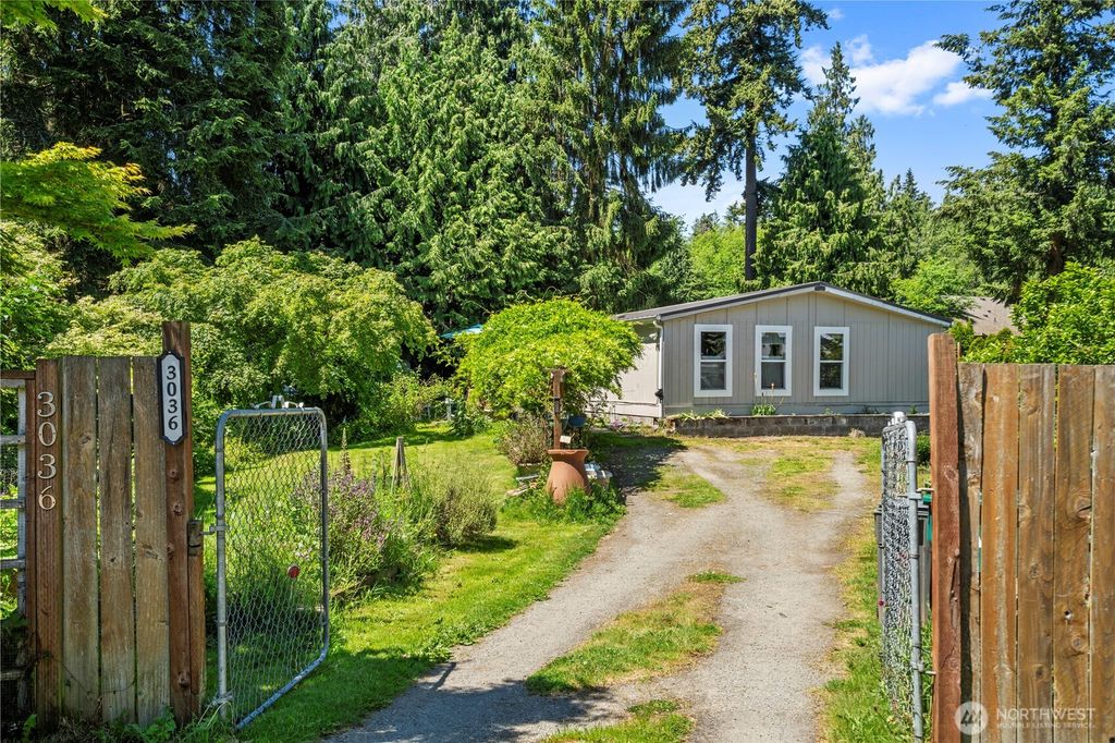 3036 Emerald Crescent Court, Camano Island, WA 98282