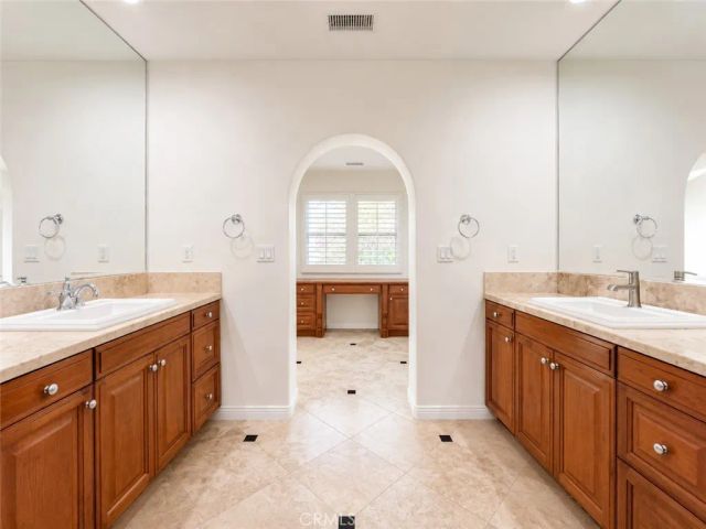 37 View, Irvine, CA 92603