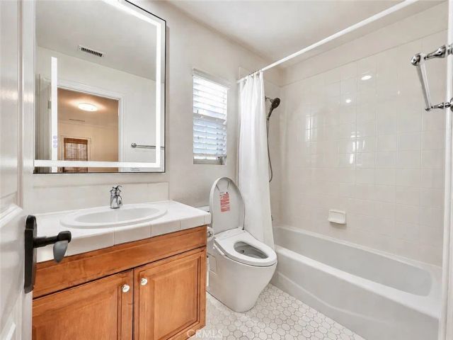 37 View, Irvine, CA 92603