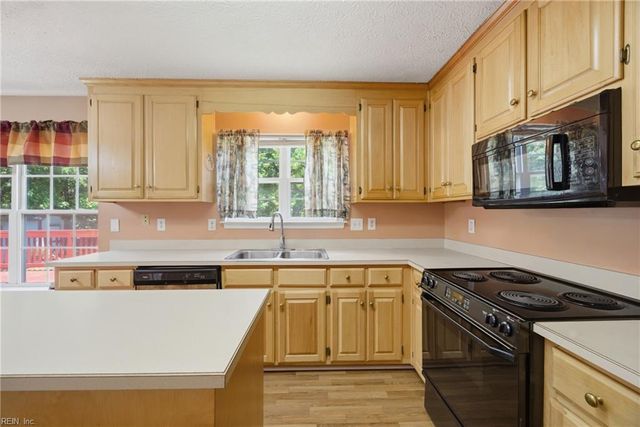 202 Vixen CT, Yorktown, VA 23693