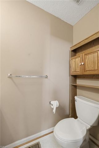 202 Vixen CT, Yorktown, VA 23693