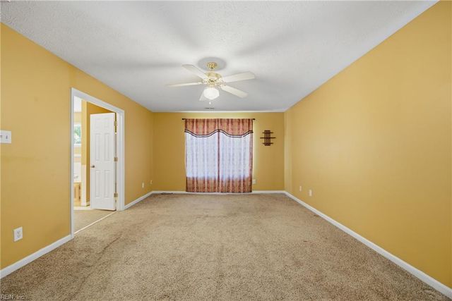 202 Vixen CT, Yorktown, VA 23693