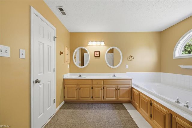 202 Vixen CT, Yorktown, VA 23693