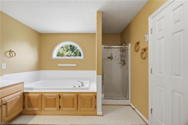 202 Vixen CT, Yorktown, VA 23693