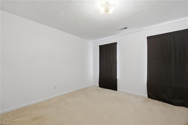202 Vixen CT, Yorktown, VA 23693