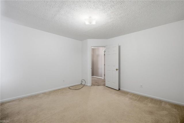202 Vixen CT, Yorktown, VA 23693