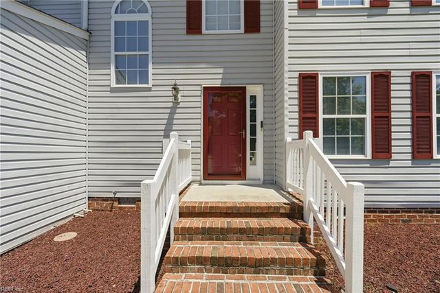 202 Vixen CT, Yorktown, VA 23693