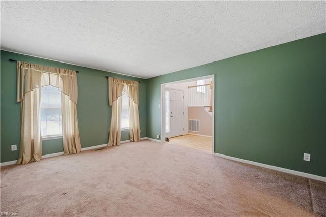 202 Vixen CT, Yorktown, VA 23693