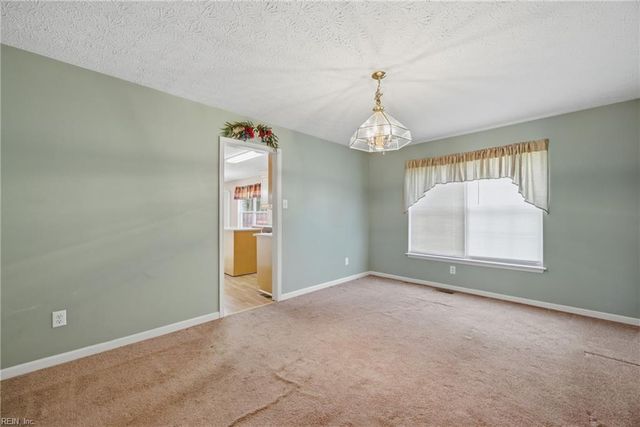 202 Vixen CT, Yorktown, VA 23693