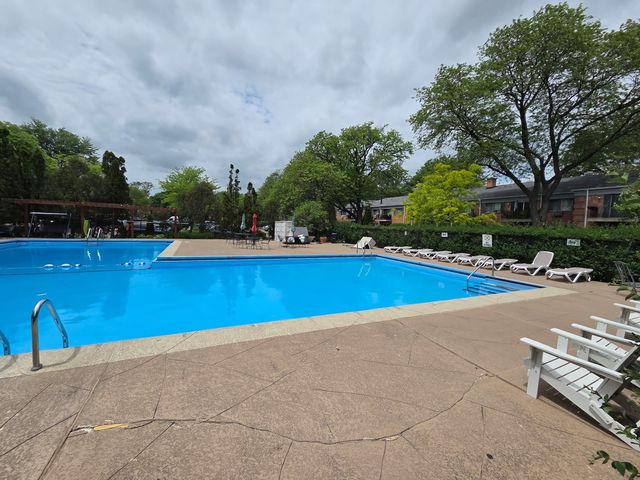 707 E Falcon Drive C109, Arlington Heights, IL 60005