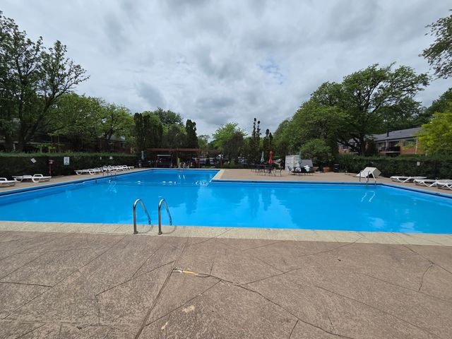 707 E Falcon Drive C109, Arlington Heights, IL 60005