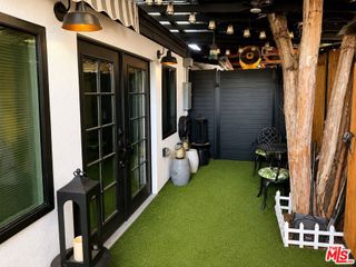 20504 Hamlin, Winnetka, CA 91306