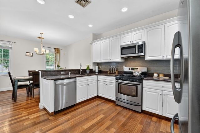 15 Evergreen Cir 15, Canton, MA 02021
