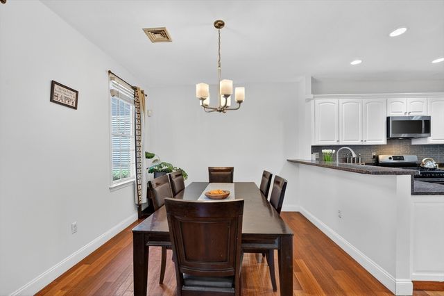 15 Evergreen Cir 15, Canton, MA 02021