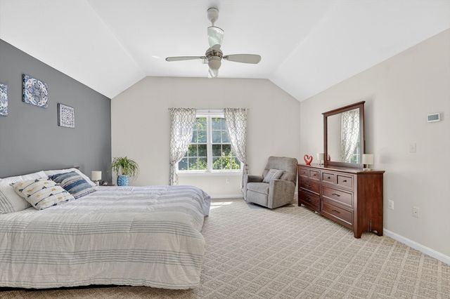 15 Evergreen Cir 15, Canton, MA 02021