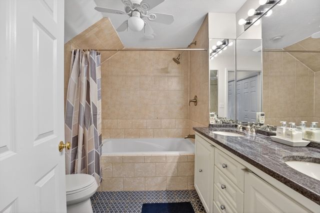 15 Evergreen Cir 15, Canton, MA 02021