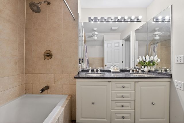 15 Evergreen Cir 15, Canton, MA 02021