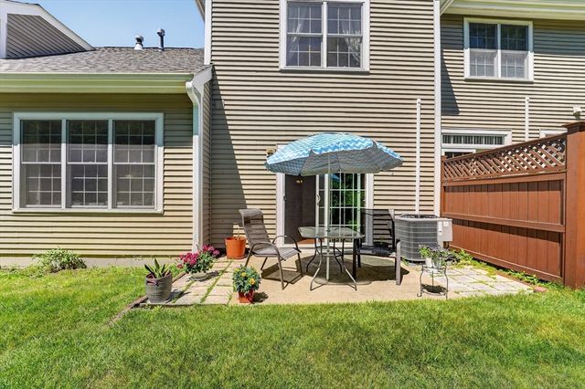 15 Evergreen Cir 15, Canton, MA 02021