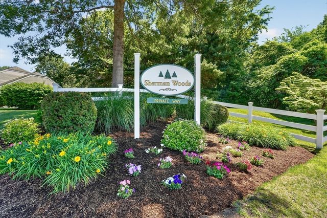 15 Evergreen Cir 15, Canton, MA 02021