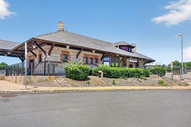 15 Evergreen Cir 15, Canton, MA 02021