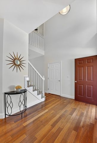 15 Evergreen Cir 15, Canton, MA 02021