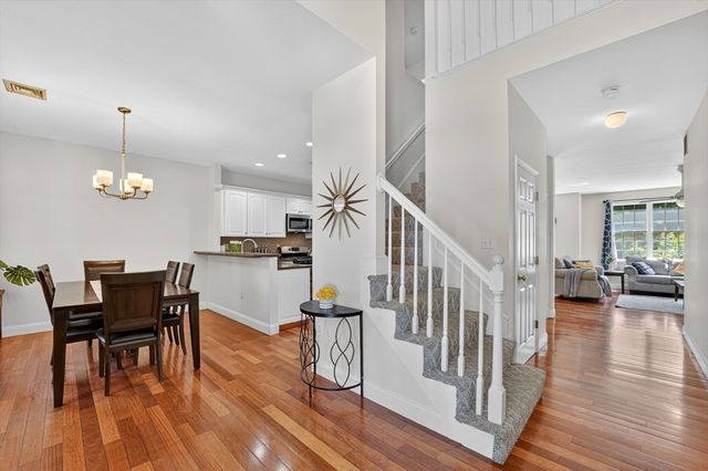 15 Evergreen Cir 15, Canton, MA 02021