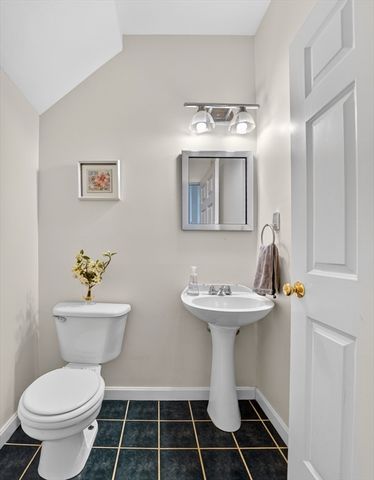15 Evergreen Cir 15, Canton, MA 02021