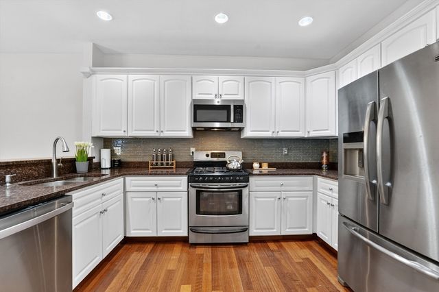 15 Evergreen Cir 15, Canton, MA 02021
