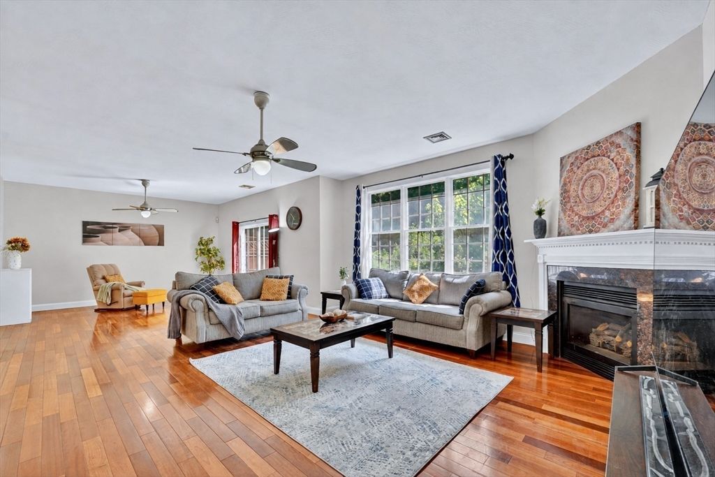 15 Evergreen Cir 15, Canton, MA 02021