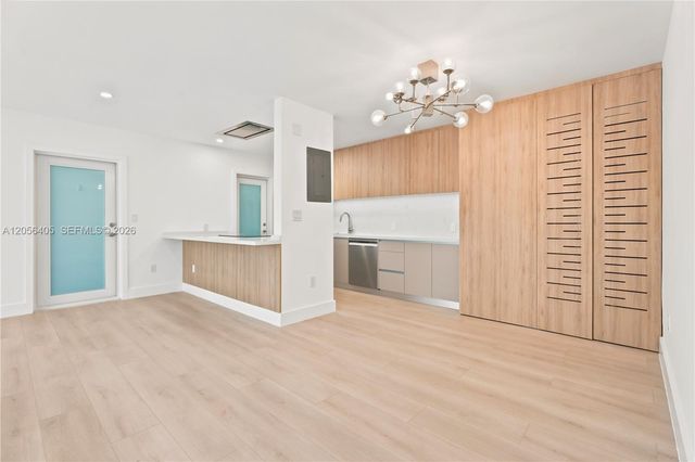 260 Sunrise Dr E, Key Biscayne, FL 33149