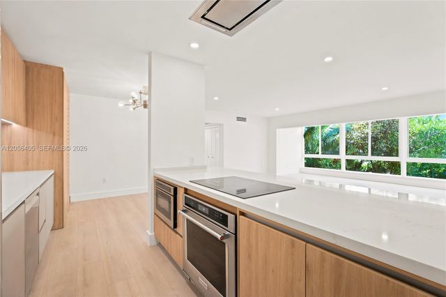 260 Sunrise Dr E, Key Biscayne, FL 33149