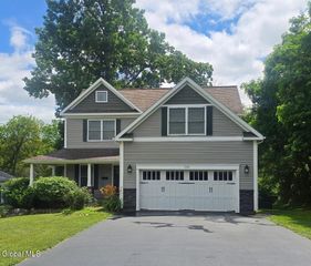 1386 Philomena Road, Niskayuna, NY 12309