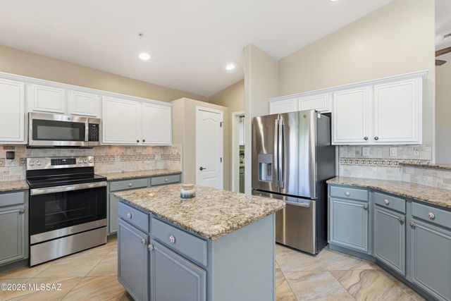 2860 S Greenside Place, Green Valley, AZ 85614