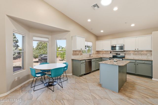 2860 S Greenside Place, Green Valley, AZ 85614