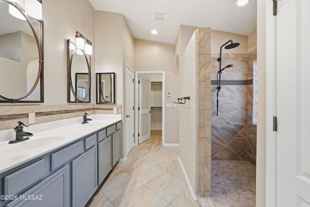 2860 S Greenside Place, Green Valley, AZ 85614