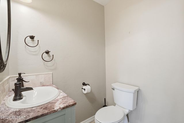 2860 S Greenside Place, Green Valley, AZ 85614