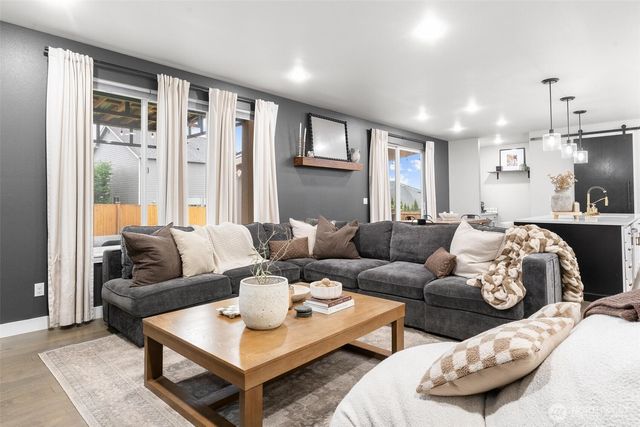 8218 37th Place NE, Marysville, WA 98270